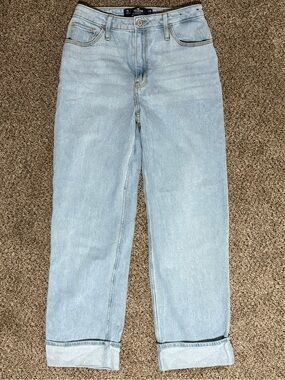 Hollister Ultra High-Rise Dad Jean Light Wash Cuffed Ankle